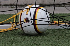 爱游戏娱乐在线 -德布劳内回归赛场，连败首场状态亮眼，拜仁观众沸腾！