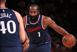 爱游戏赛事直播 - 萨拉赫关键节点回归赛场，快船带队取胜！