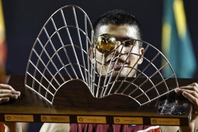 爱游戏综合 - 德约科维奇关键节点关键助攻，中国队带队取胜！